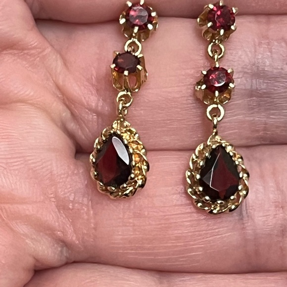 Elegant 14K Yellow Gold Garnet Stud Drop Earrings - Picture 3 of 9